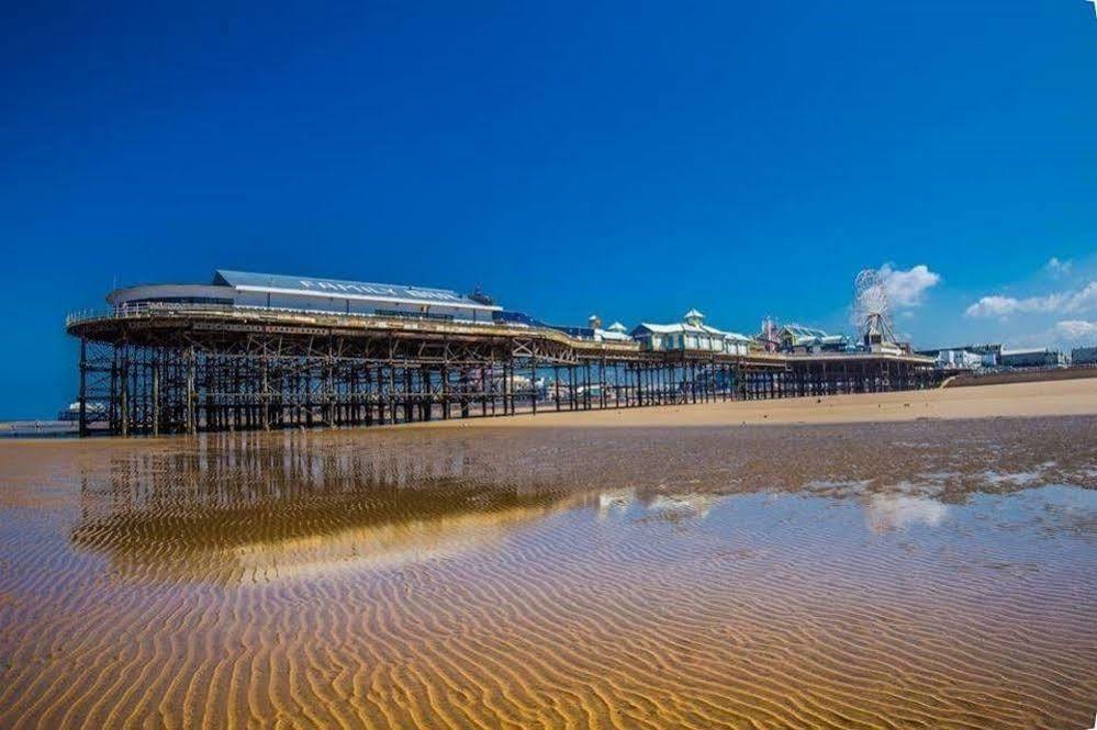 Bed & Breakfast Famille - Famille Group Blackpool
